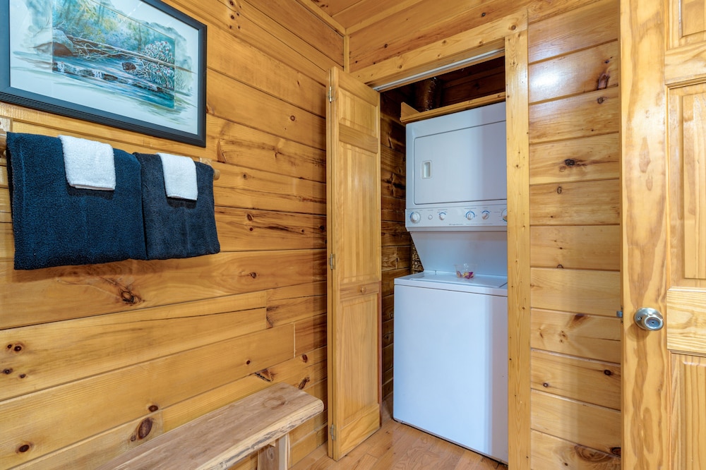 Rosey Bear 2 Bedroom Cabin
