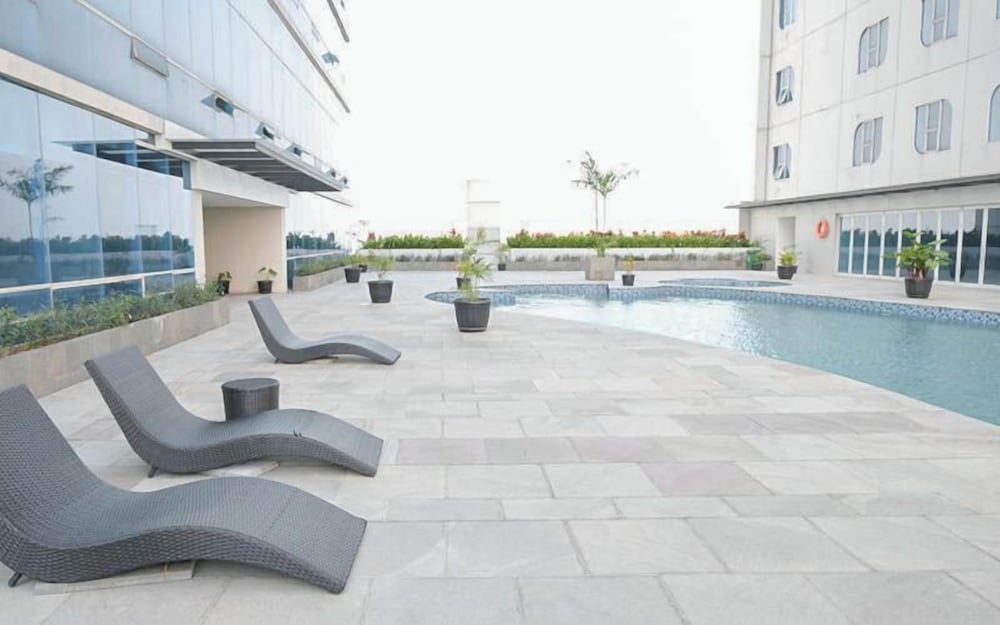 Modern Cozy Studio at The Square Surabaya Apartment