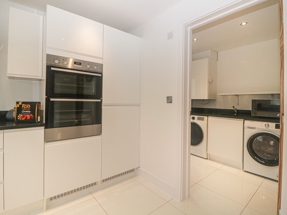 2 White Rock Court
