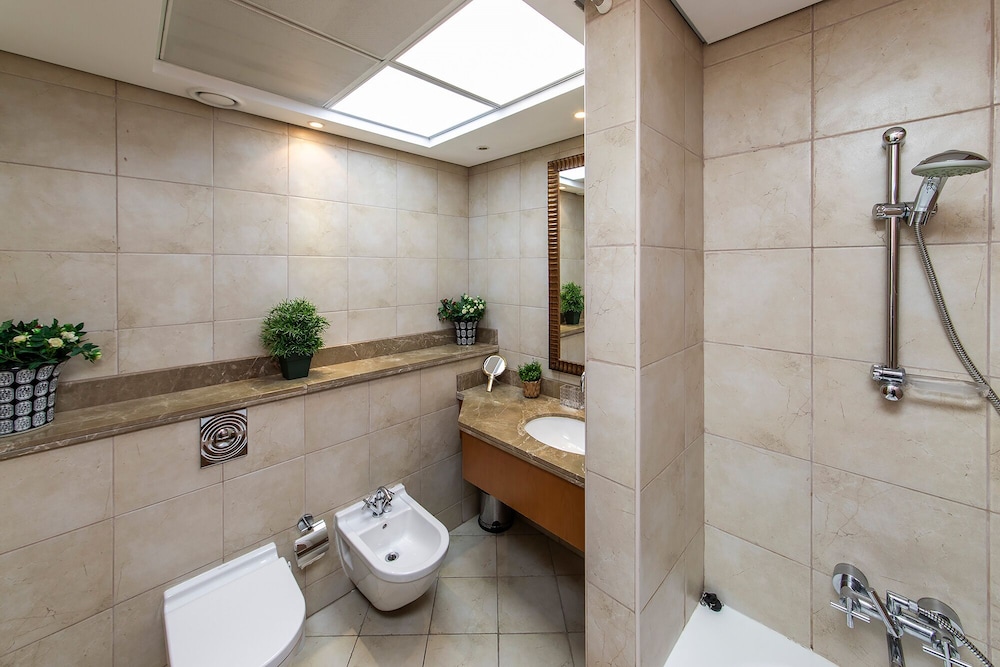 Excellent 2 bedroom at Al Fattan