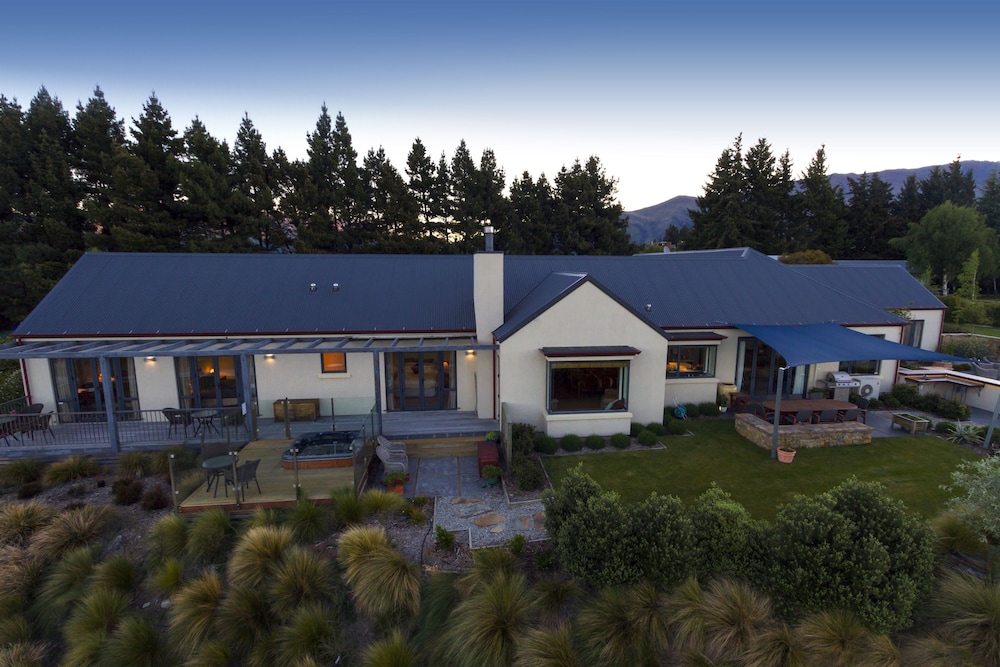 Websters on Wanaka Lodge
