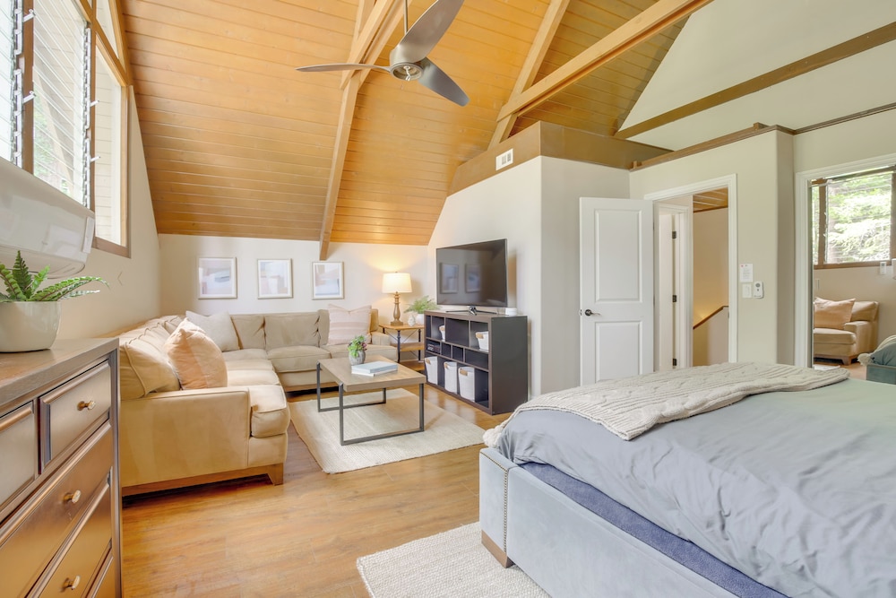 Walk to Lake Arrowhead Village: Gem w/ Lake Access