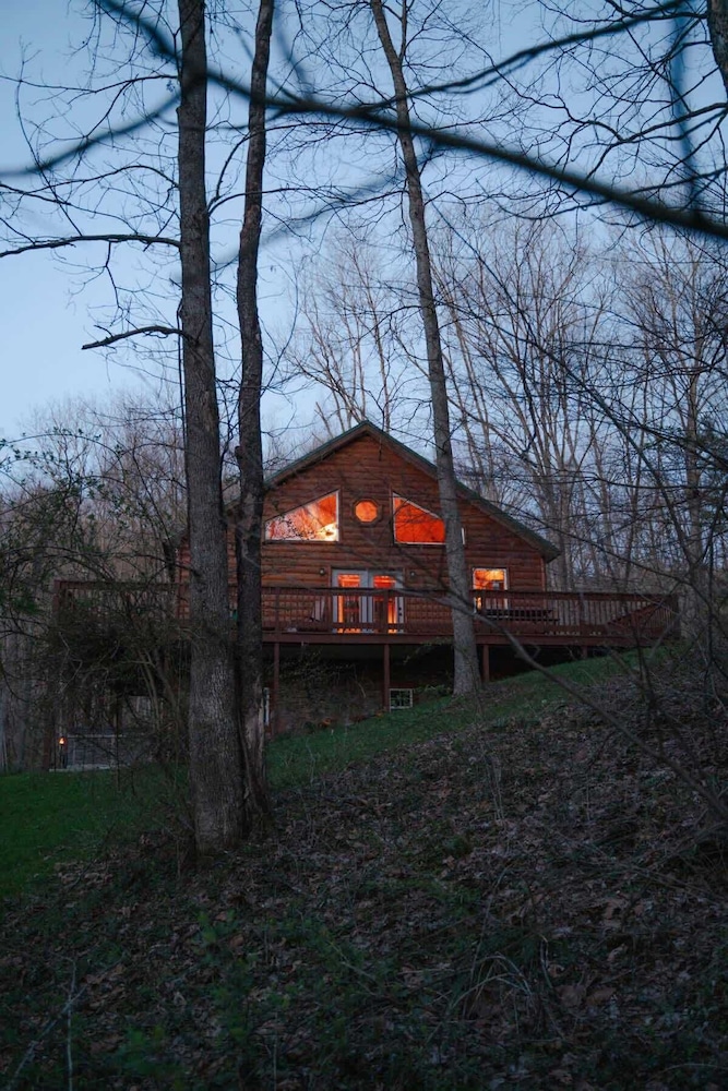 Cozy Cabin With Hot Tub - Near all in Hocking Hills