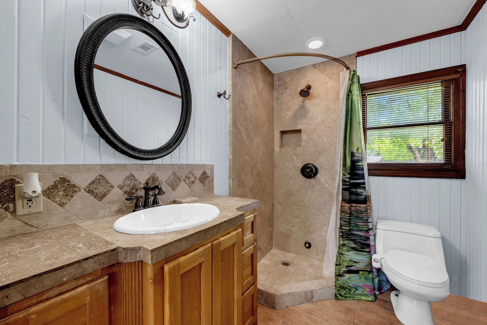 River Oaks Place