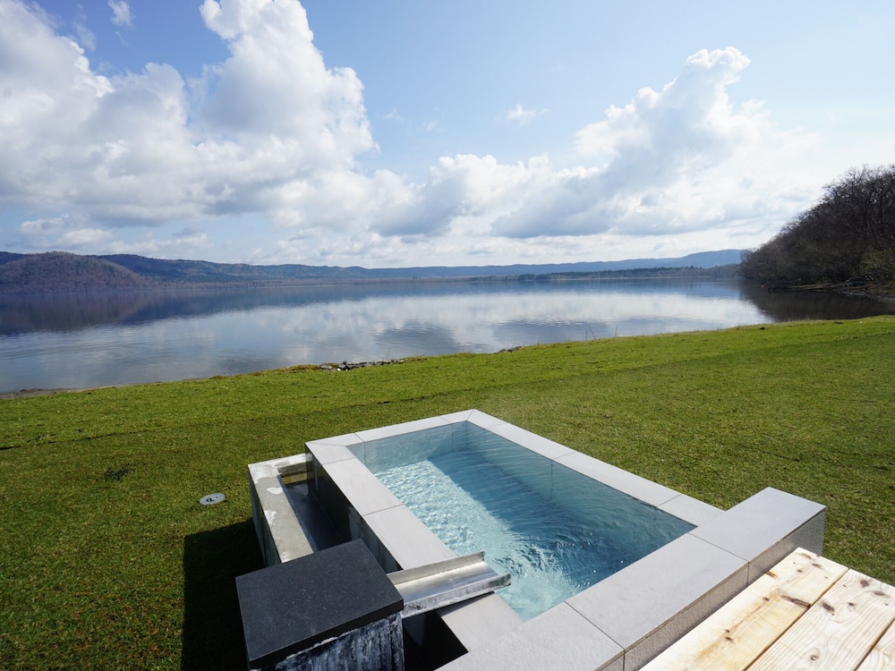 Sansui Lakeside Villa