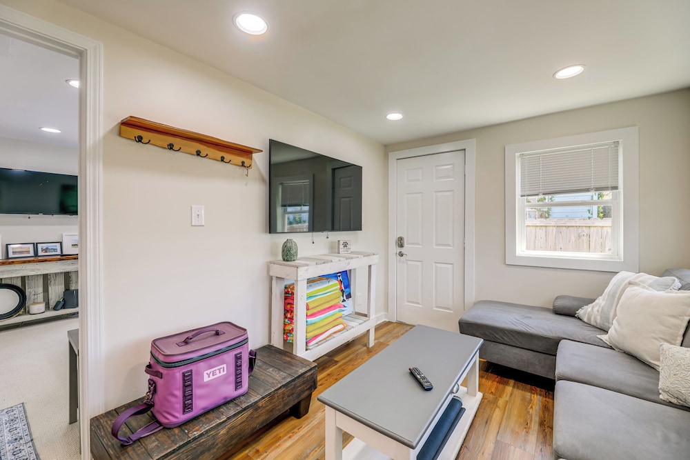 Fenced Yard, Walkable Location: Cozy Beaufort Home