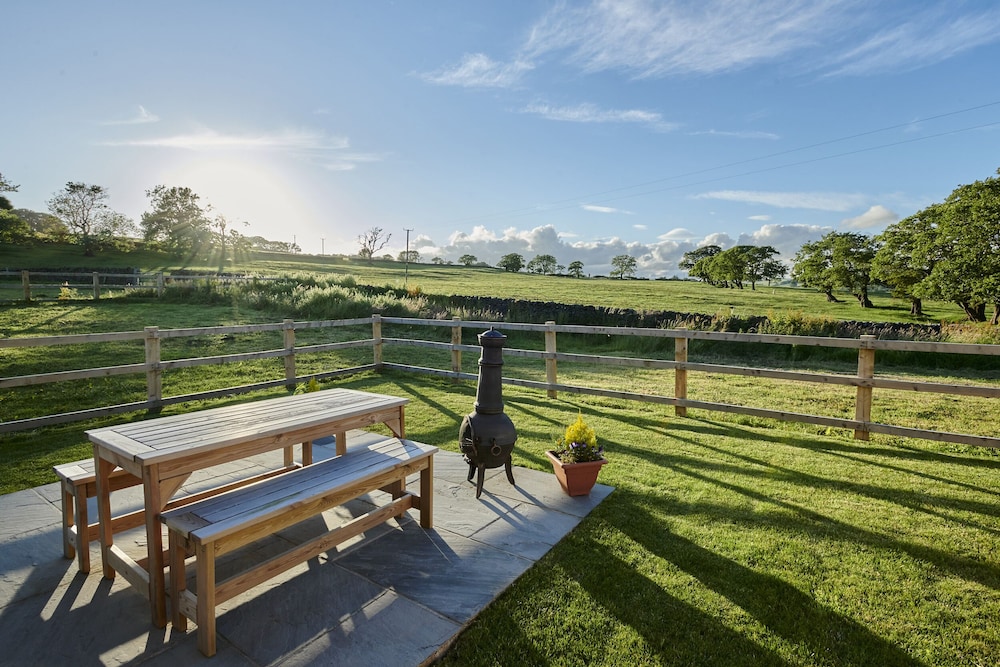 Whernside Lodge
