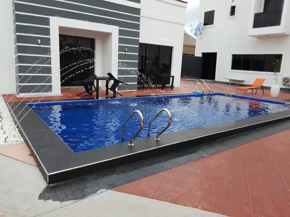 Reens Suites and Apartment