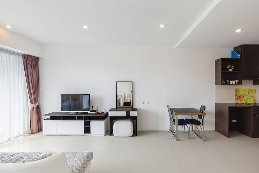 Studio in Chic Condo in Karon A510