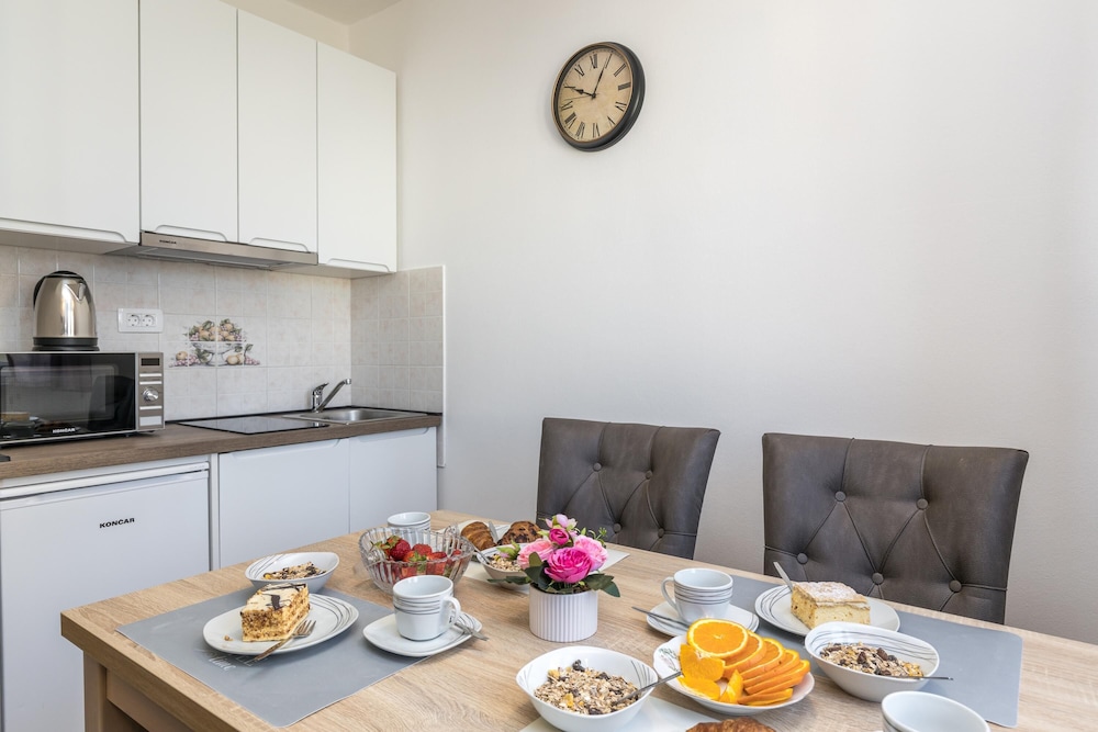 Apartment Gabriel 220m From the Beach view 4