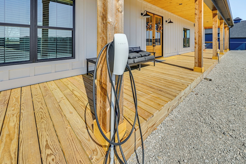 Spacious Home in Paradise Grove Nolin Lake!