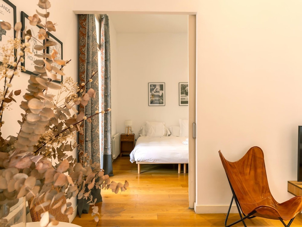 Designer s Three Bedroom Apartment With Terrace