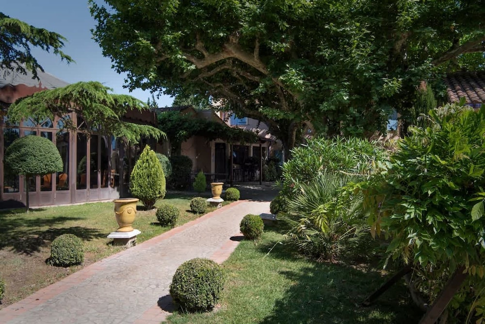 Proven ale House With Pool and spa