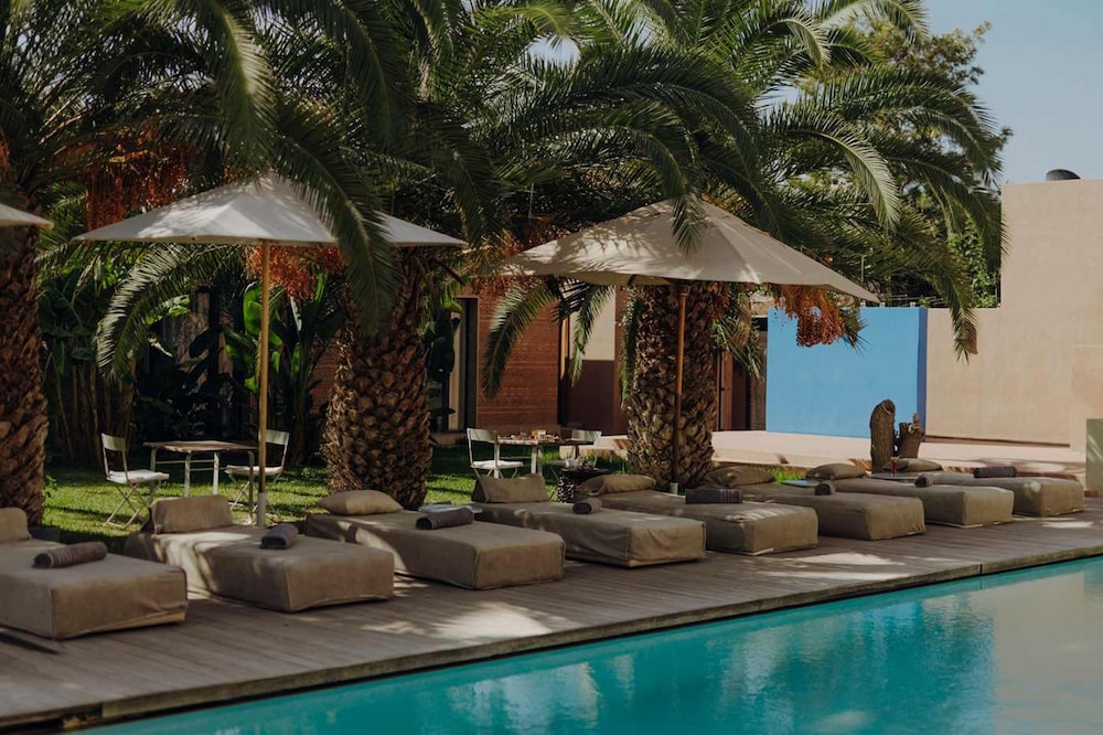 The Garden of Siredrah an Oasis With Pool and Hammam
