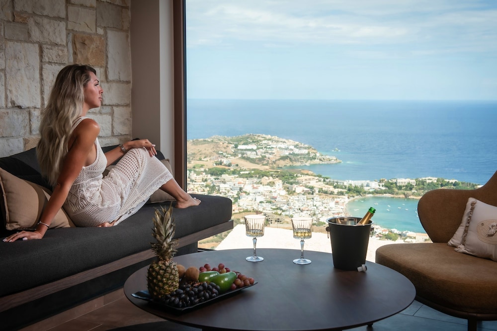 Villa Helios - Elevate Your Senses