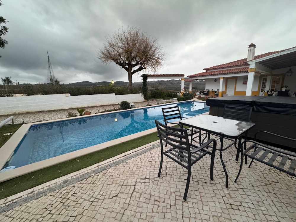 Casa Vimeiro Sleeps 2 With Pets