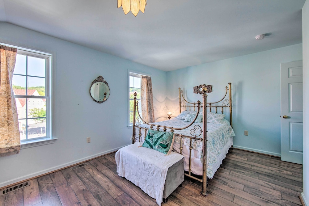 Unique Townhouse in Bavarian-style Neighborhood! - Property Image 22