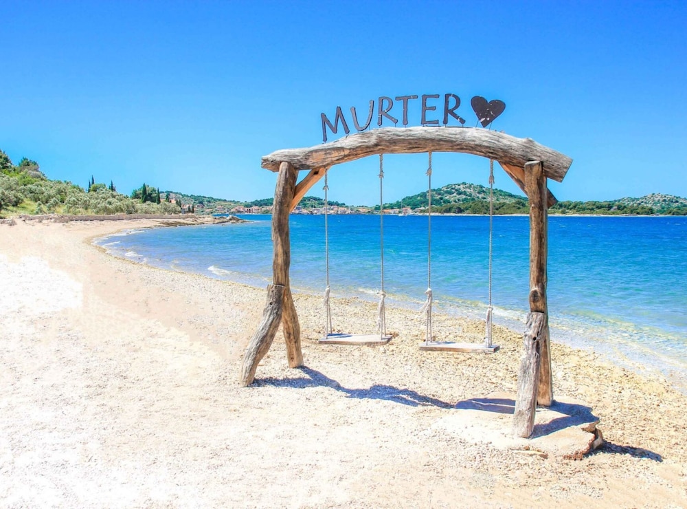 Pansion Stones Murter