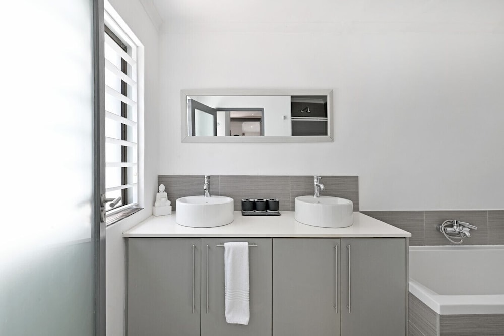 Two Bedroom Sea Point Secure House