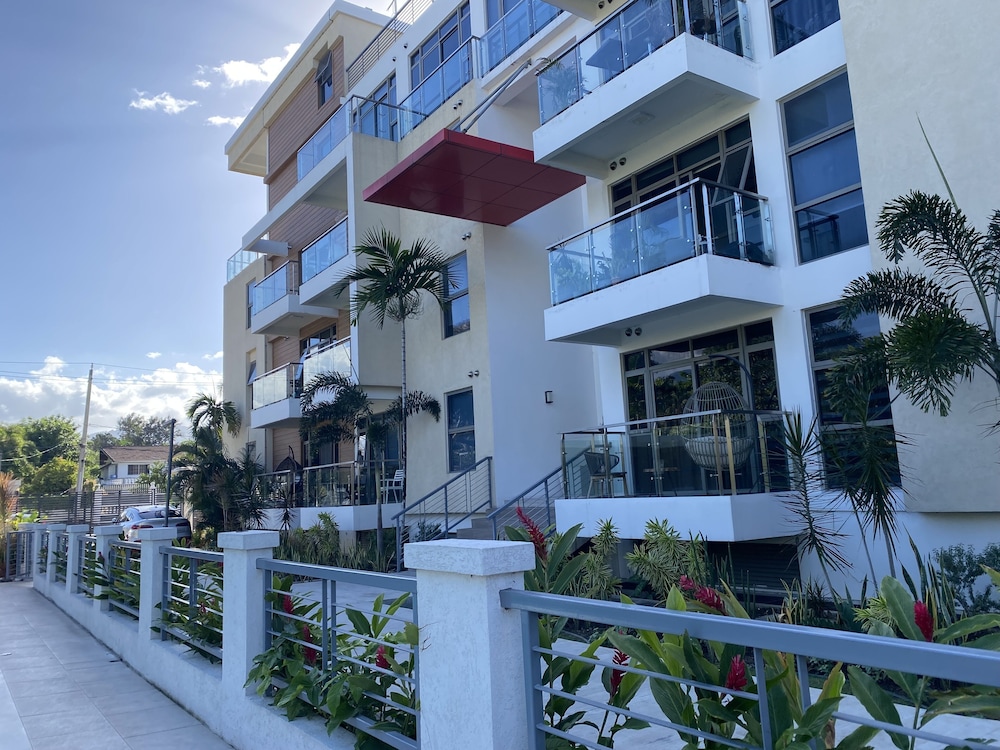Elegant 1BR Apt with Pool view 2