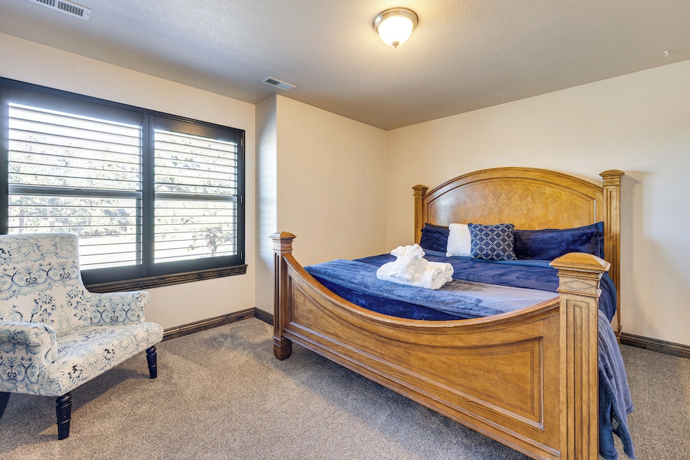 Hot Tub & Games Galore! Colorado Springs Retreat