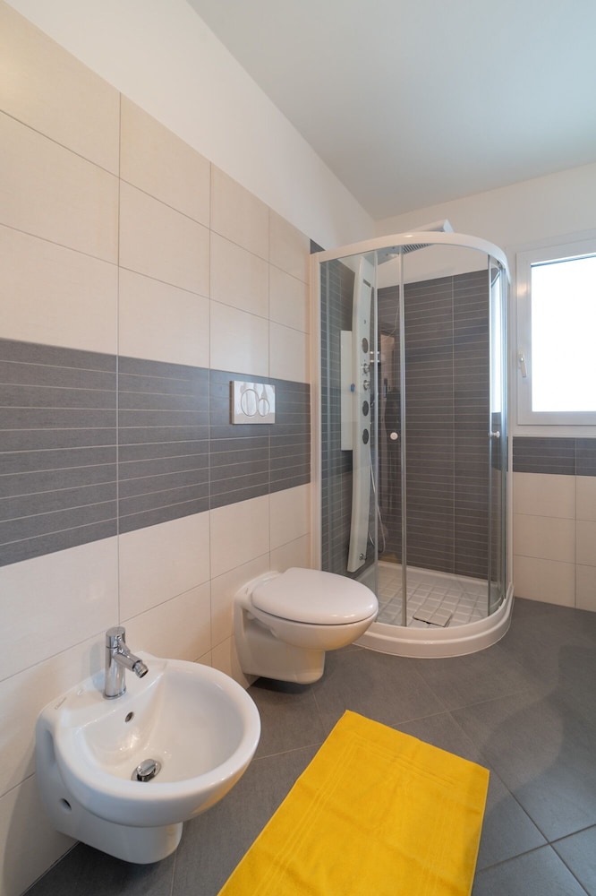 Elegant Residenza Monica Two Bedroom C6 Sleeps 6 photo 4