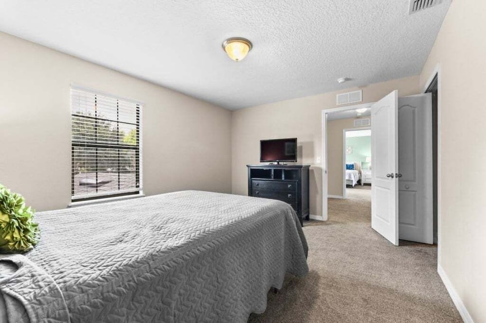 Spacious 6br Villa W/ Private Pool near Disney 6 Bedroom Villa