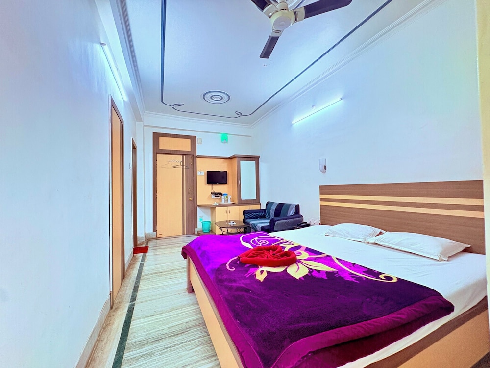 Binapani Hotel & Restaurant Tarapith