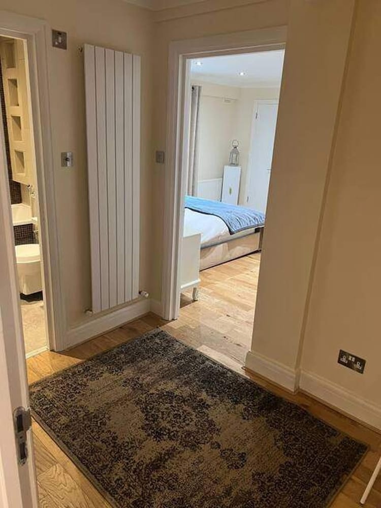 3-bed Central Apartment - Sleeps 8 & Free Parking photo 3