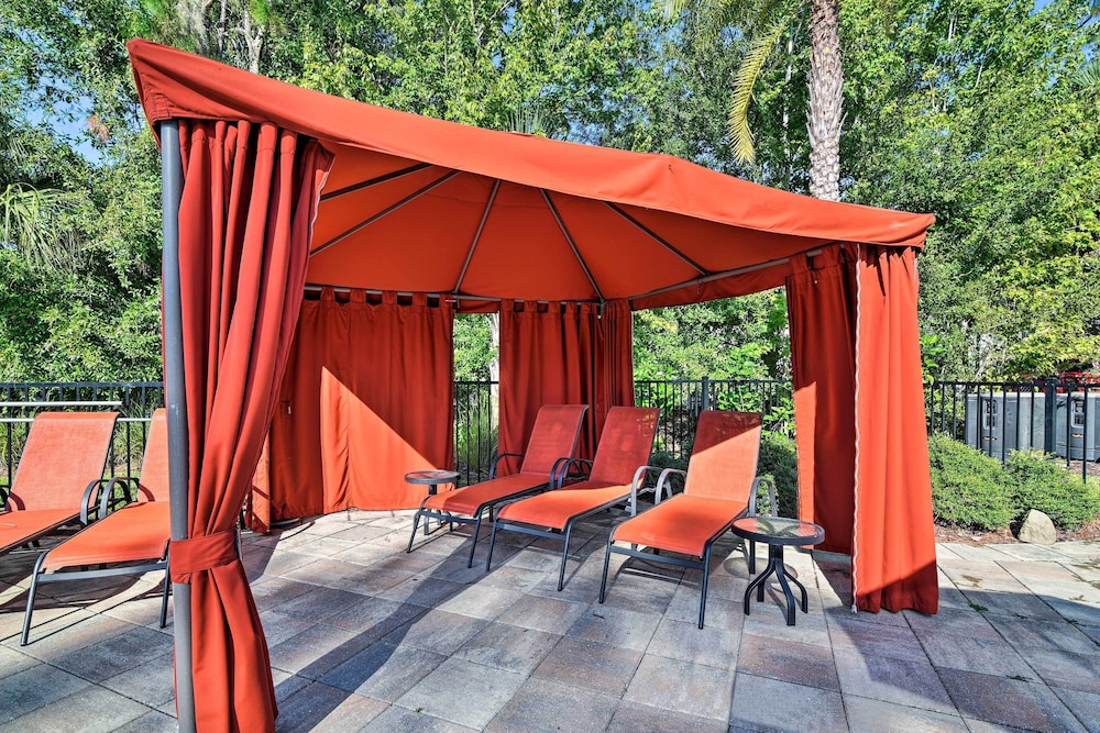 7 Mi to Disney: Davenport Townhome w/ Patio & Pool