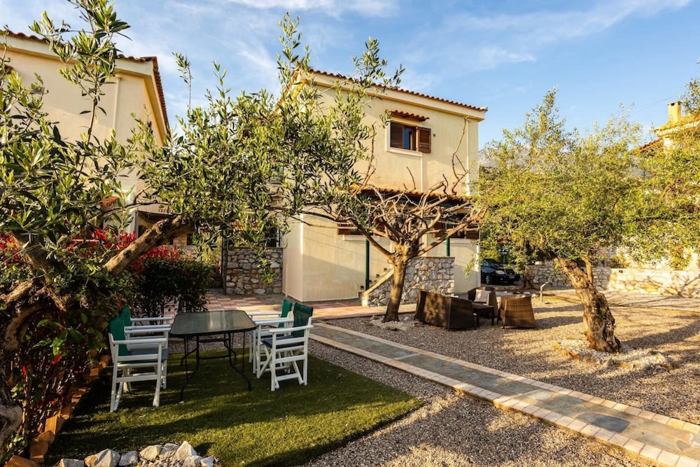 Stoupa Oasis - Spitiko Garden Getaway