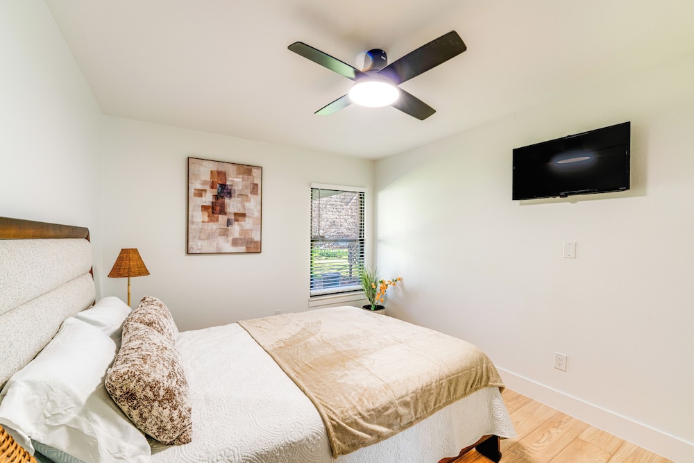 Covered Patio & Private Yard: Dallas Area Home