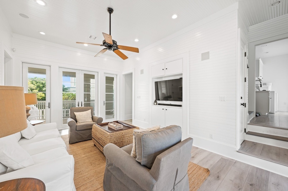 Gulf Views Steps To Seaside Town Center Bella Vita - Newly Remodeled! 4 Bedroom Home by RedAwning view 3