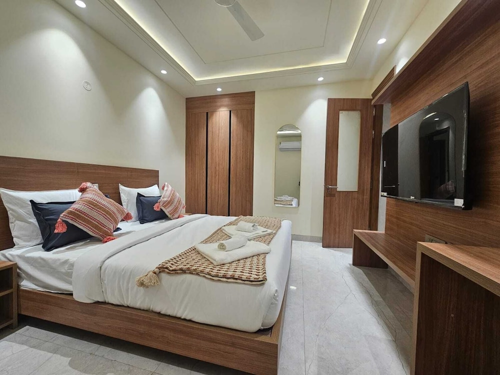 Hotel Dwellr