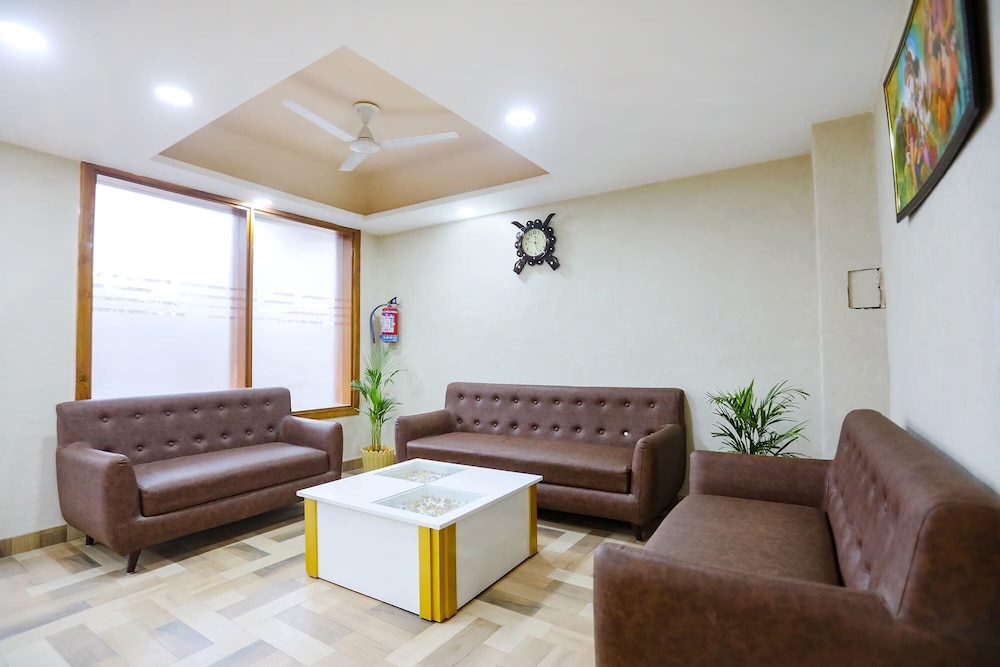 Fabhotel Signature Inn I