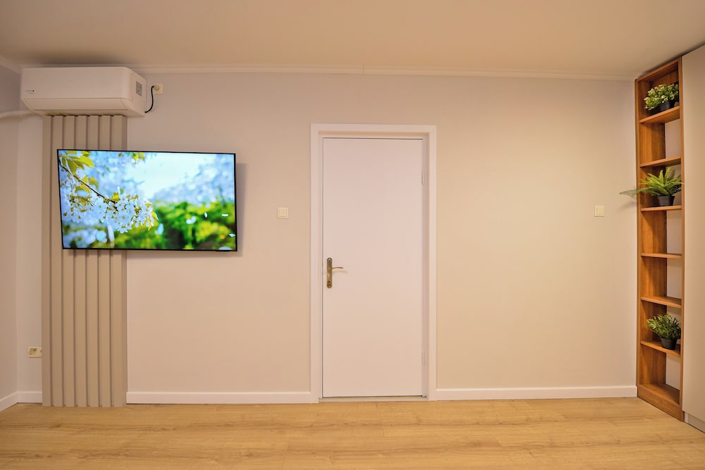 Libra Apartment - Two Bedrooms - 5 Guests - Next To Cismigiu Gardens