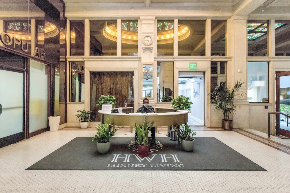 Stylish Deluxe 1BR At HWH by Oneluxstay