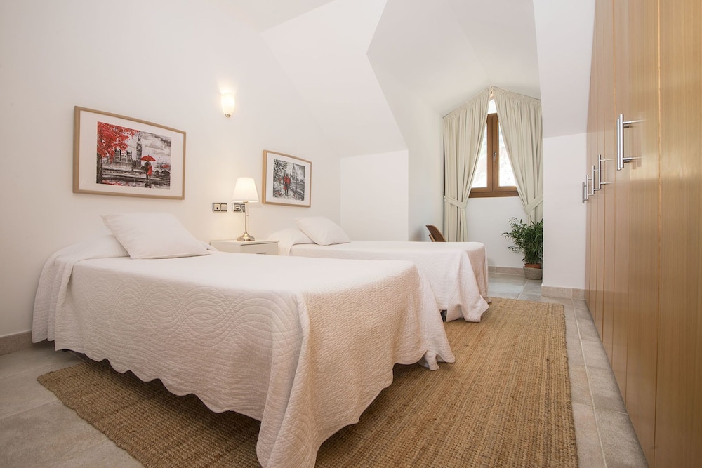 Penthouse M Reserva del Higueron 3 BEDROOMS. TRANSFER to the Beach and Train station. JACUZZI. WIFI. 2 PARKING. 2 SWIMMING POOL
