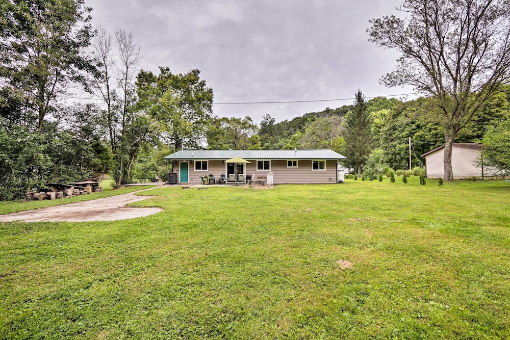Cottage w/ Yard + Grill ~ 21 Mi to Hocking Hills! view 3