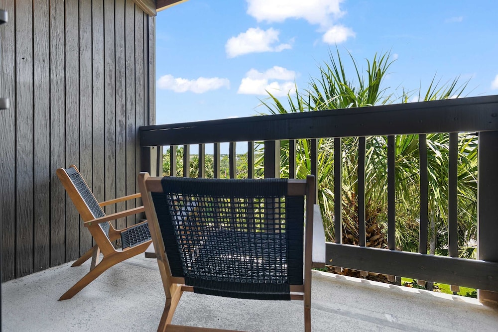 Direct Ocean View Steps to Beach Modern Updates