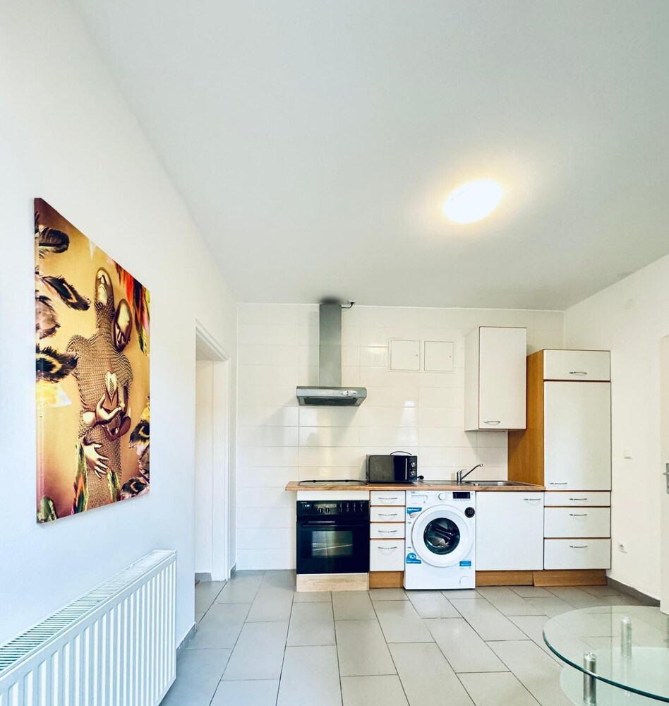Cityside Two Bedroom Apt Budget Stay