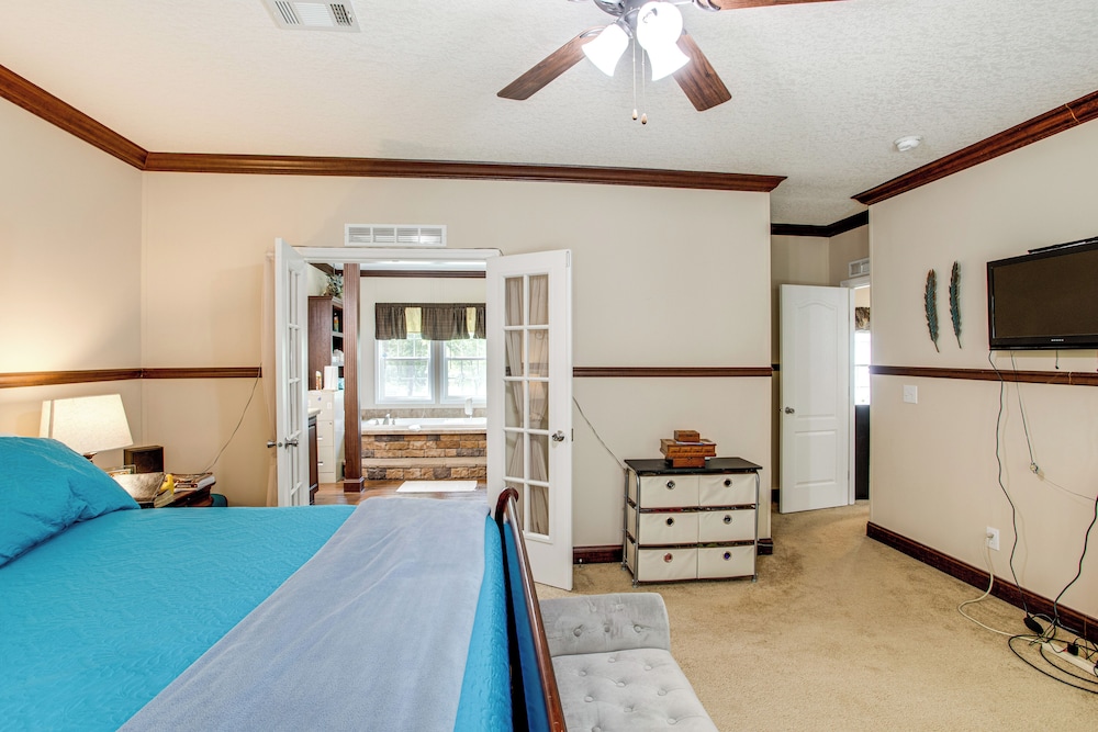 4 Mi to Weston Lake: Eastover Gem w/ Grill