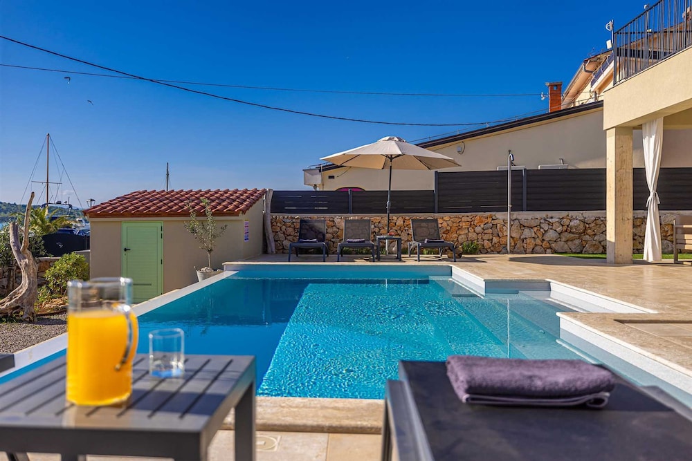 Villa Beachfront With 4 Bedrooms and 3 5 Bathrooms