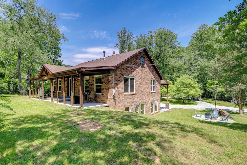 Creekside Retreat w/ Mtn Views in Lambsburg!