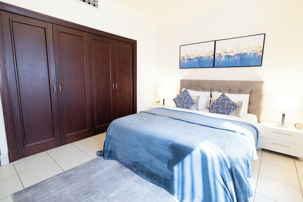 Reehan 1 - Happy Season - 2BR - Downtown