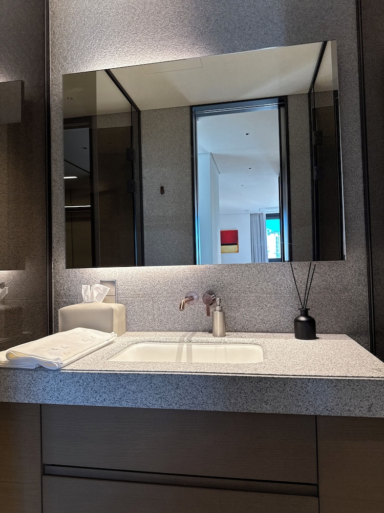 Caelum Black Gangnam Luxury Apt