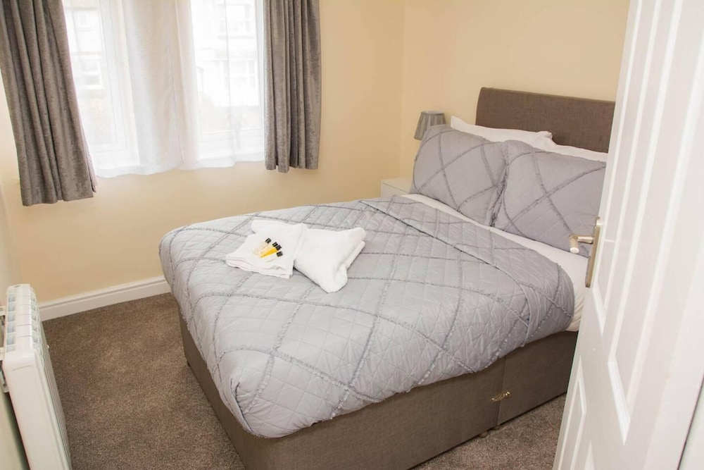 Charming 2-bed Apartment in Stroud view 3