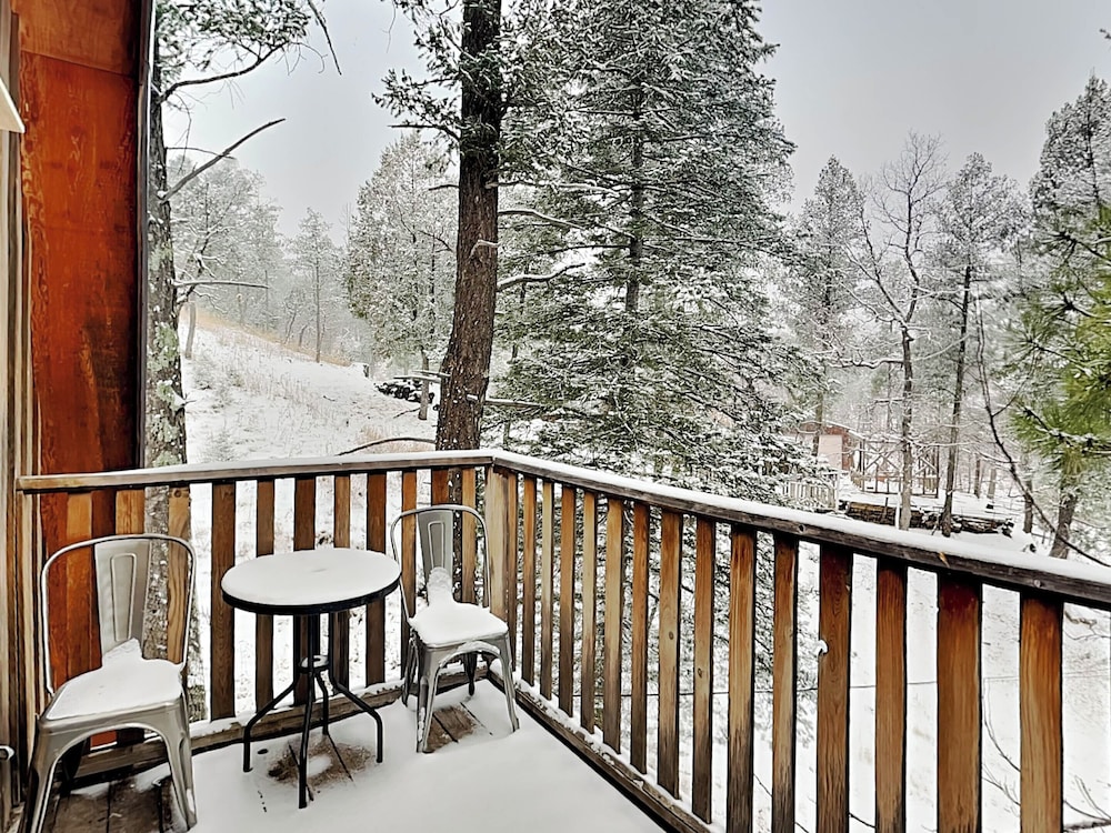Doc's Den by Ruidoso Vacation Rentals
