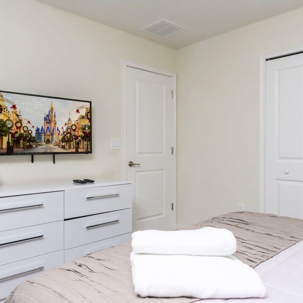 8912 Amazing 6BD Home