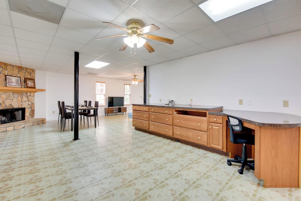 Near Trails & Live Music: Cozy Atlanta Apt!